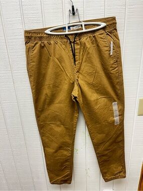 Old Navy Men’s Large Modern Jogger NWT Pants Khaki Casual Built-In Flex NEW